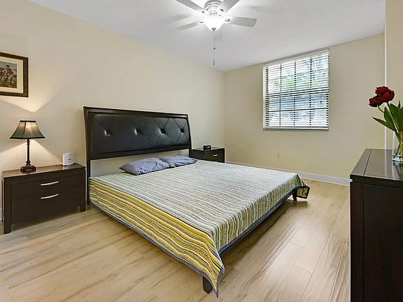 4th image of 610 Clematis St