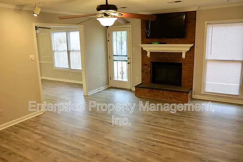 3 bed, 2.5 bath, 1756 sqft, $1,795 — Photo 4