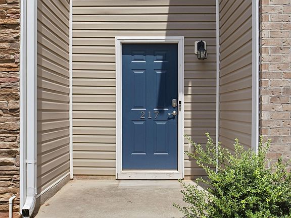 3rd image of 217 Southridge Ct