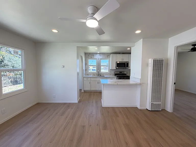 219 S G St — Photo 9