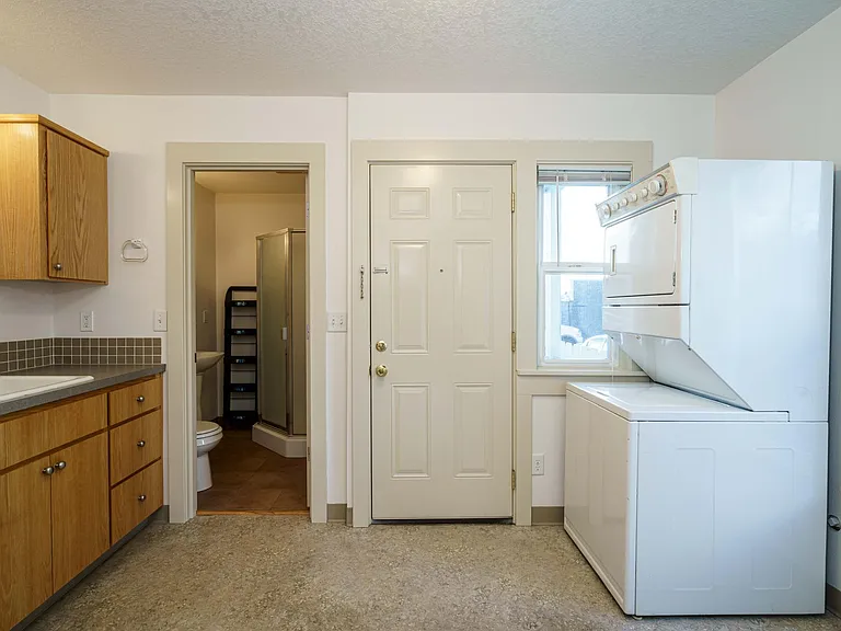 2703 E 8th St #1 — Photo 8