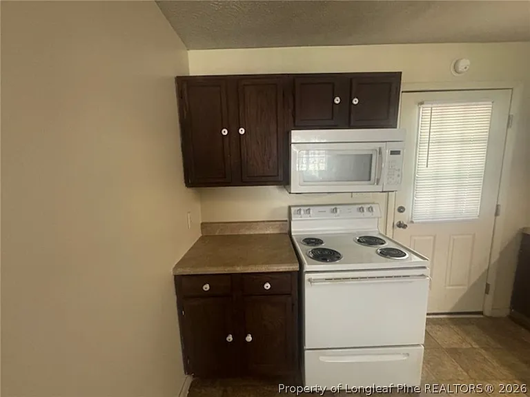 2303 Oak St #B — Photo 3