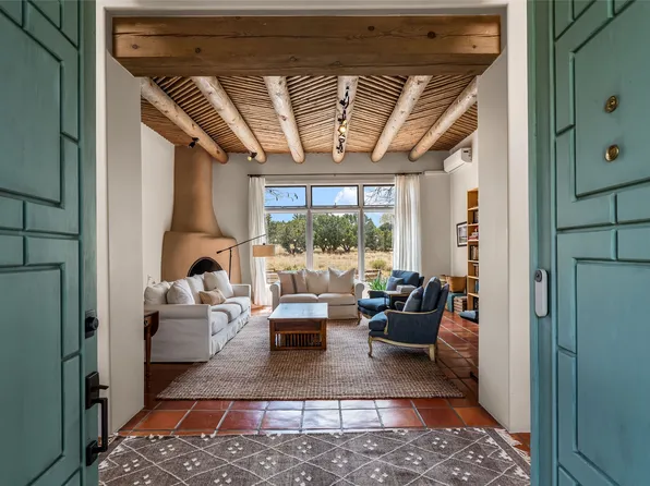 3112 Vista Sandia, Santa Fe, NM 87506