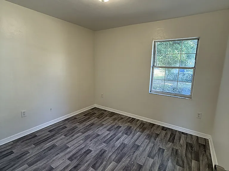 213 SE 1st Ave — Photo 15