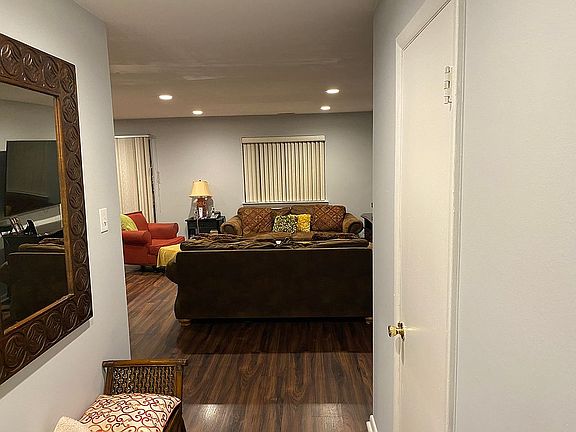 3rd image of 183 Hampshire Dr