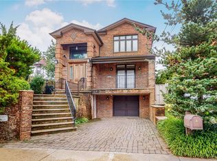 6-32 150th Pl, Whitestone, NY 11357