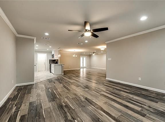 4th image of 309 Shepards Hill Dr