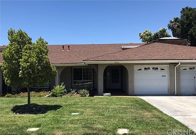 Welcome to 18903 Circle of the Oaks, Newhall.  The long driveway offers lots of parking for homeowner and guests!