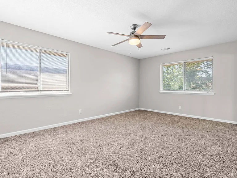 Stoneside Apartments — Photo 21