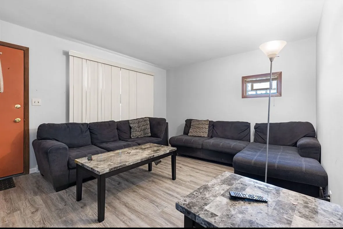 410 Foster Ave — Photo 4
