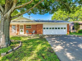 365 NW Hillery St, Burleson, TX 76028
