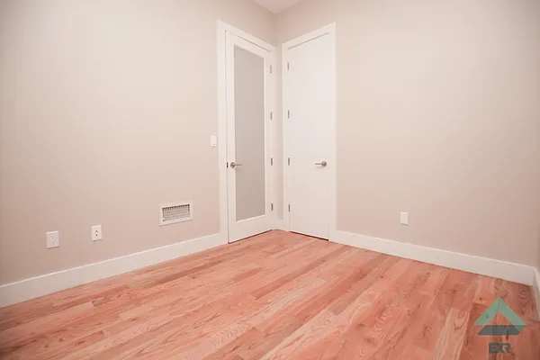 Rented by EXR | media 28