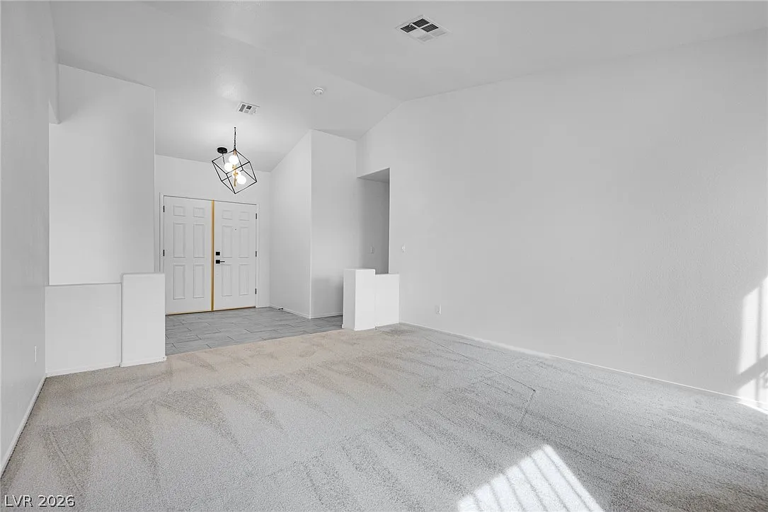 3 bed, 2.0 bath, 1405 sqft, $2,550 — Photo 3