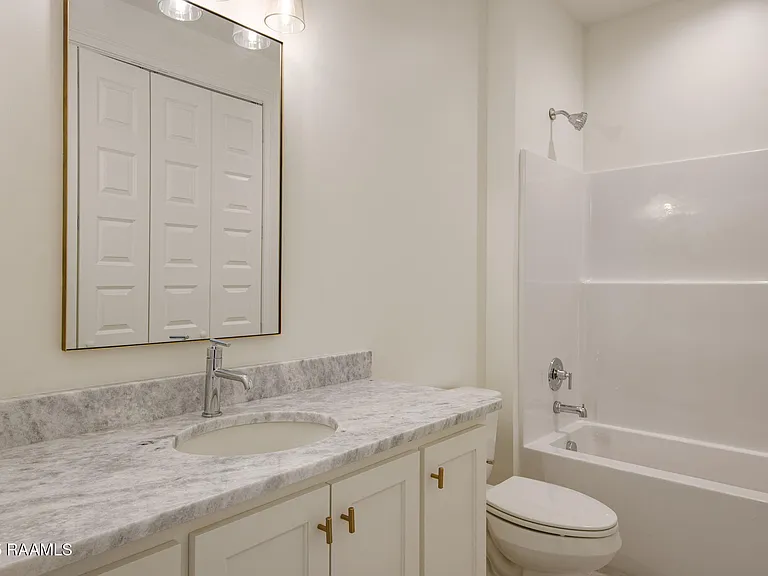 1510 Kaliste Saloom Rd #203 — Photo 15
