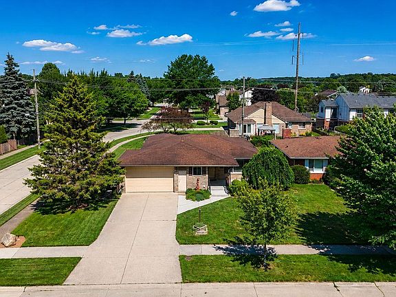 3rd image of 34398 Greentrees Rd