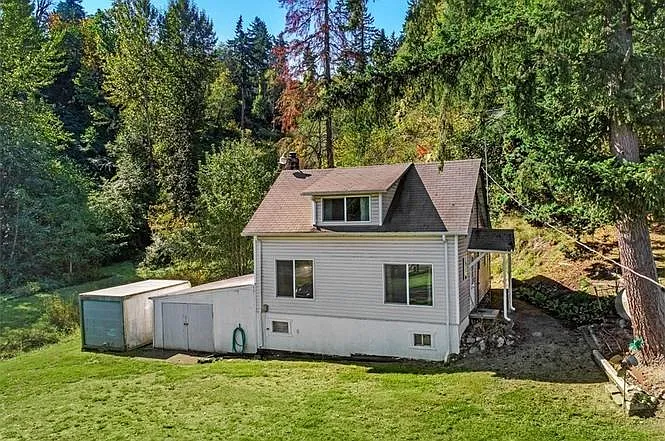830 W Valley Hwy E — Photo 1