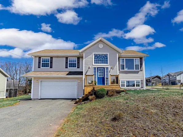 57 John St, Cornwall, PE C0A 1H4