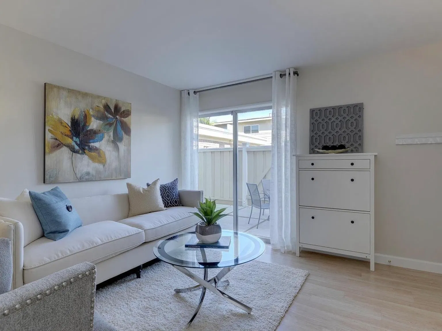 2 bed, 644 sqft, $2,995 — Photo 2