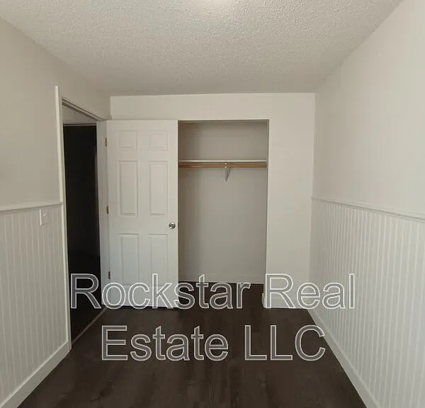 702 E Bridgeport Ave — Photo 14