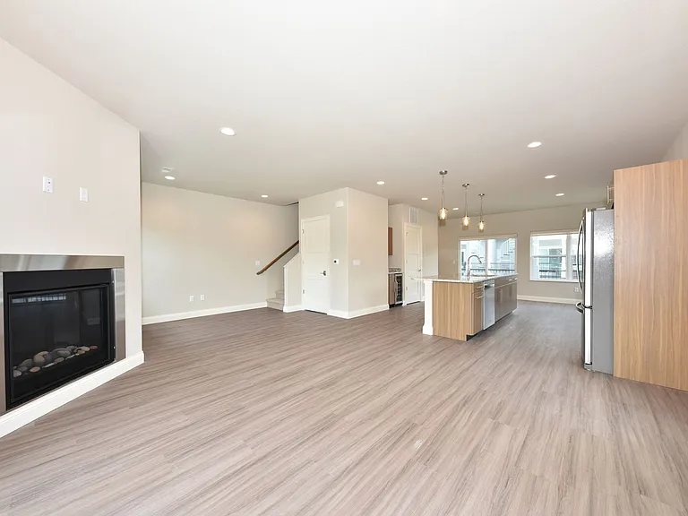 W62N438 Hanover Ave — Photo 18