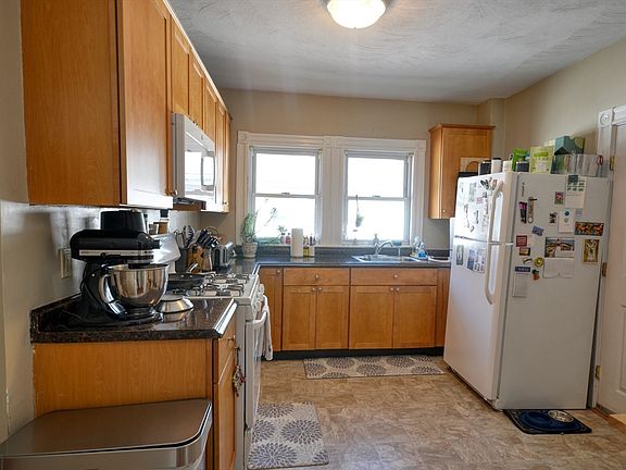 4th image of 128-130 Princeton St