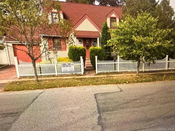110 Penataquit Avenue, Bay Shore, NY 11706
