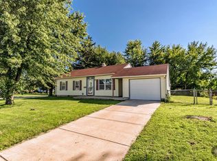 1347 Robinwood Dr, Aurora, IL 60506