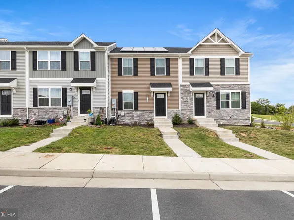 102 Spring Pl, Strasburg, VA 22657