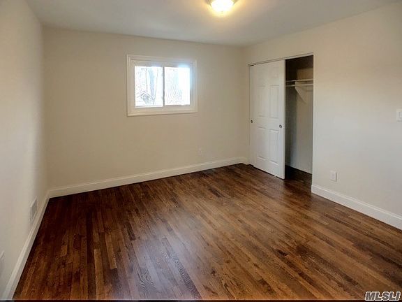 3rd image of 6 Wayside Ln