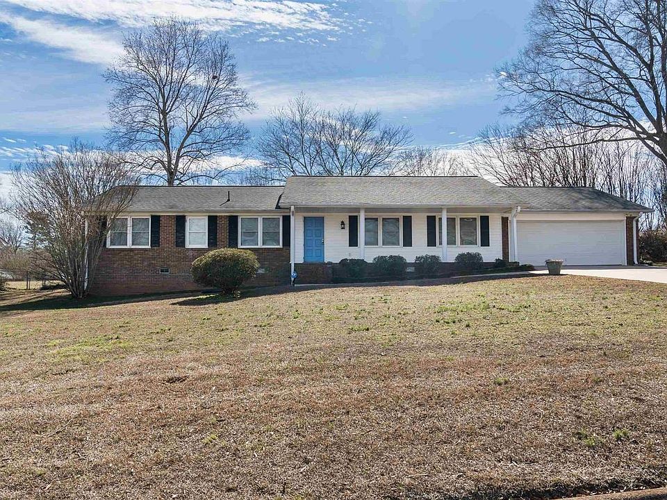 1st image of 135 Jay Cir