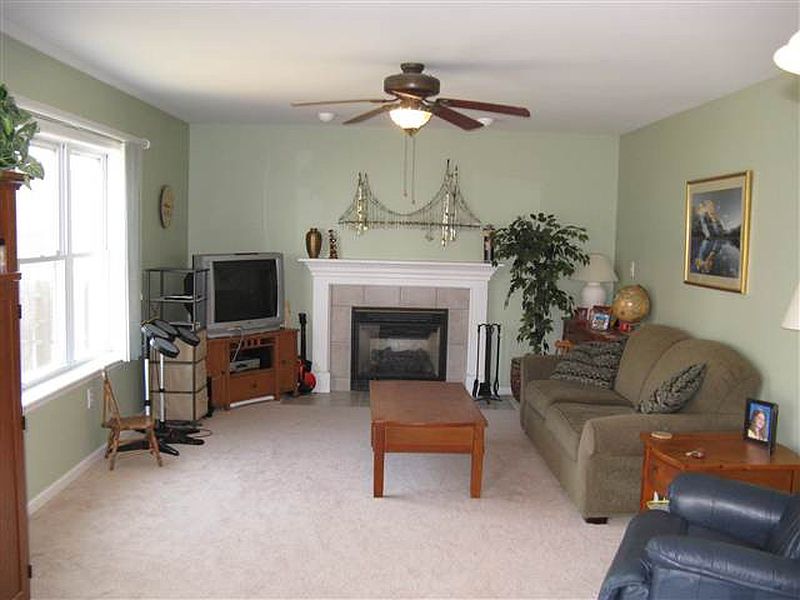 4th image of 19 GOLDFIELD Lane