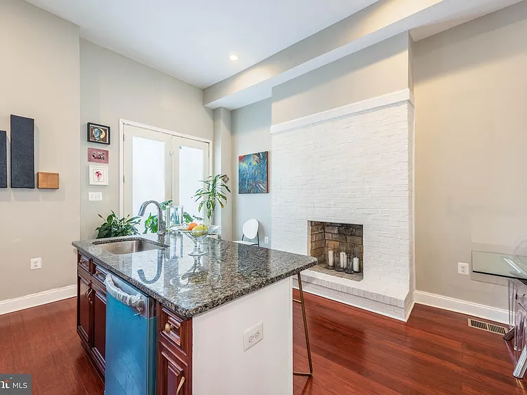 1929 McCulloh St — Photo 11