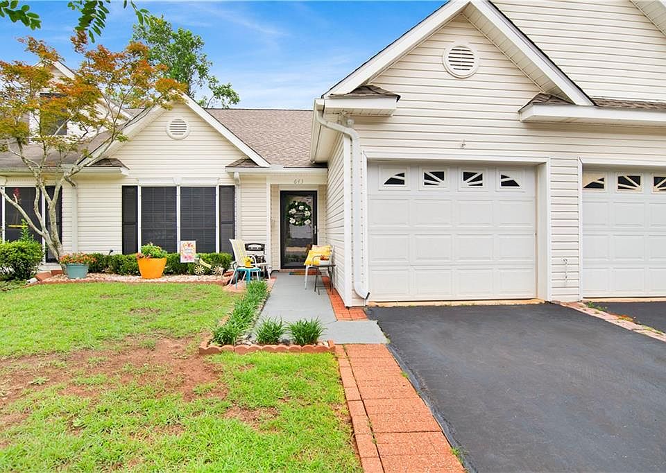 1st image of 643 Spring Lake Ct