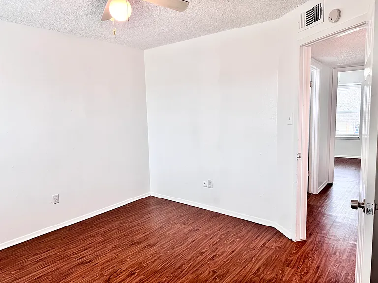 441 SW Thomas St #D — Photo 15