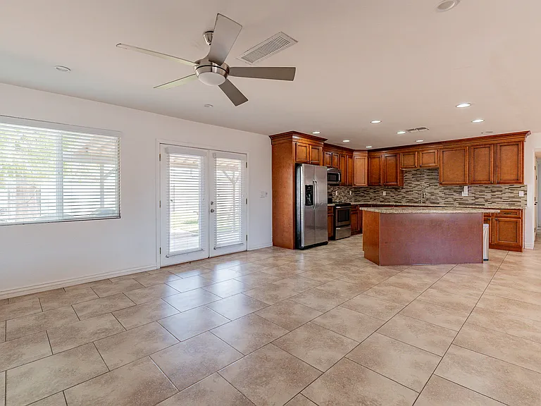 7318 E Sheridan St — Photo 7