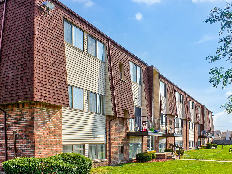 Marianne Manor Apartments — Photo 24
