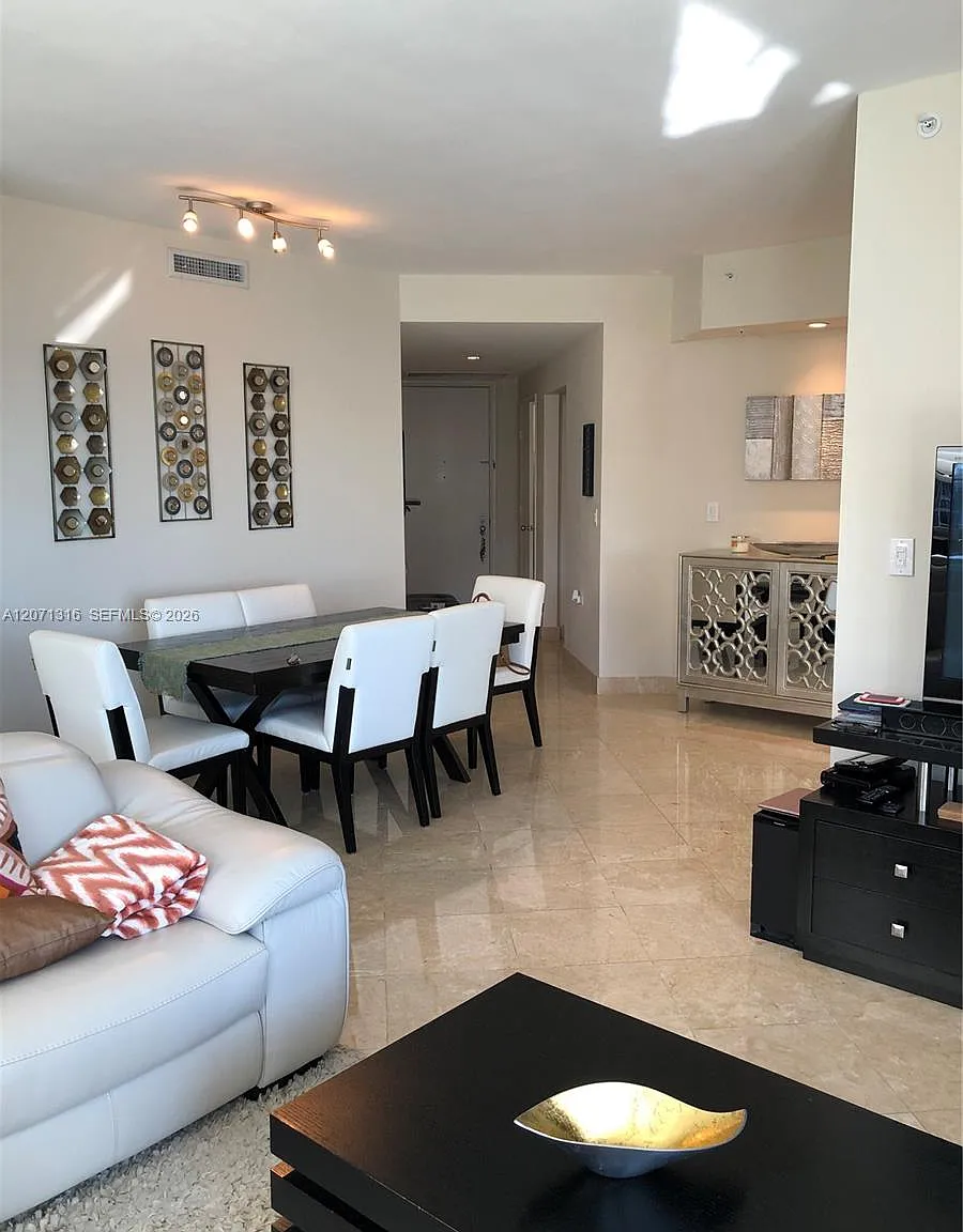 Courts Brickell Key — Photo 4
