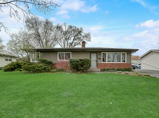 602 N Wilshire Dr, Mount Prospect, IL 60056