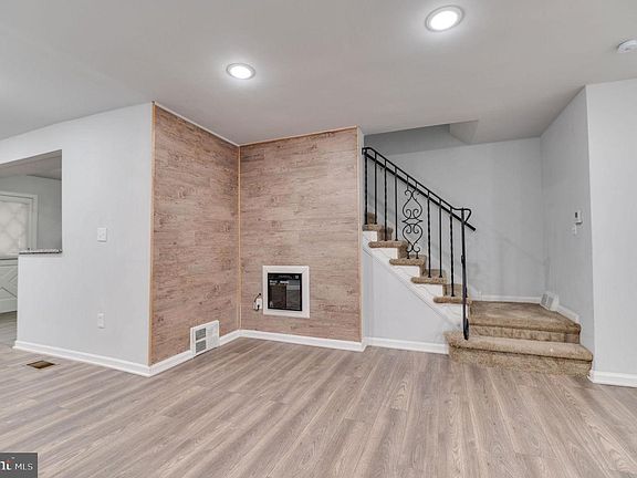 4th image of 3743 Schleicher Ave