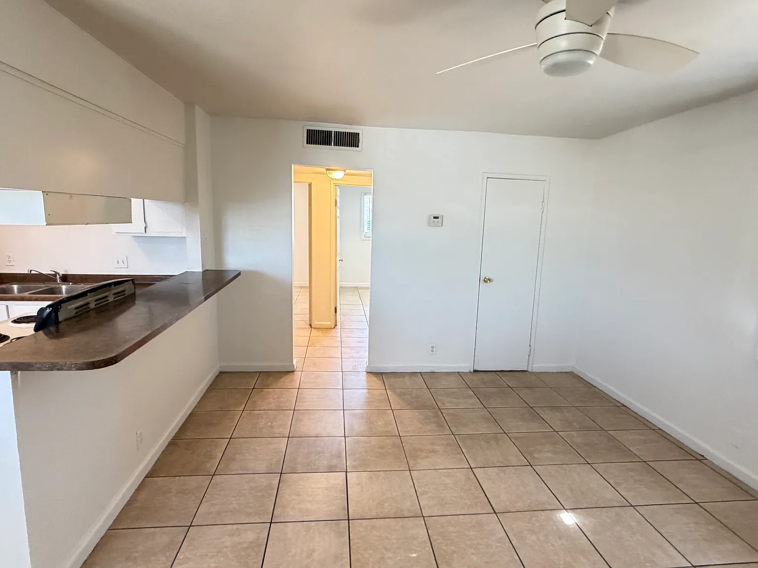 2 bed, 1.0 bath, 731 sqft, $1,155 — Photo 2