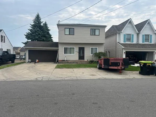 46010 Edgewater Dr, Chesterfield, MI 48047