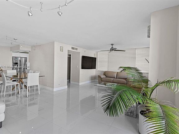 5th image of 6039 Collins Ave APT 1028