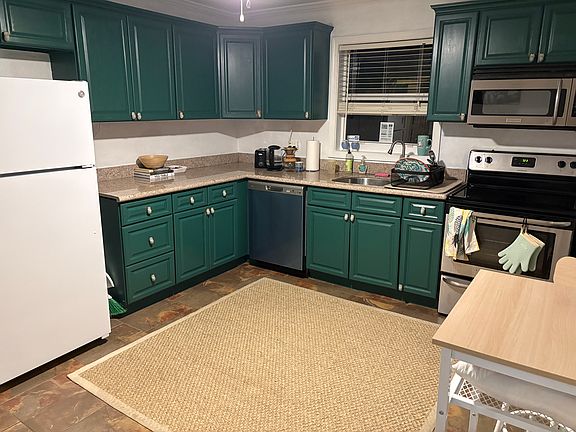 4th image of 411 46th St