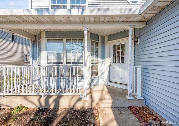 3rd image of 1860 Isle Royal Ln