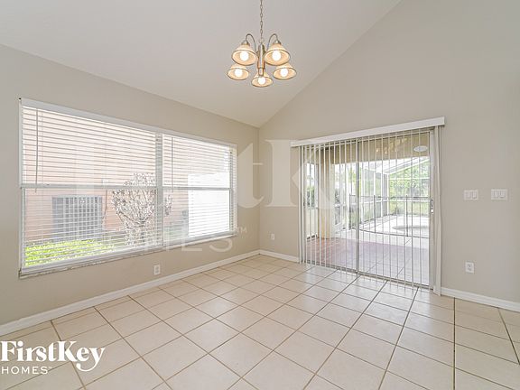 5th image of 301 Balmoral Ct