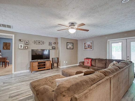 3rd image of 9941 Timberlake Dr E