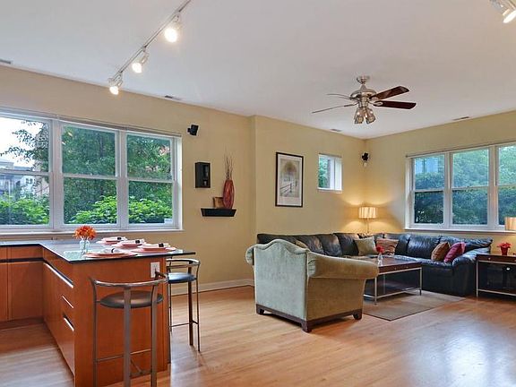 Living room/kitchen