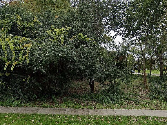 3rd image of 122 S Pershing Ave