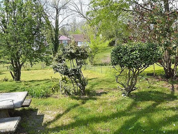 2nd image of 210 Merriman Ave