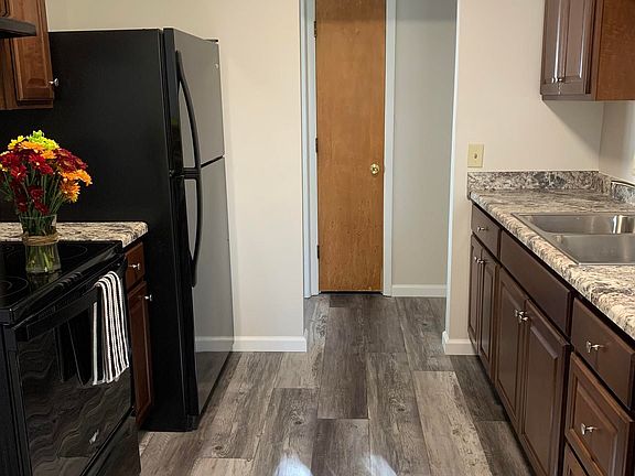 3rd image of 2412 Southdale Dr